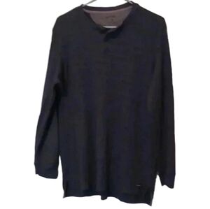 -- Men's long sleeve shirt